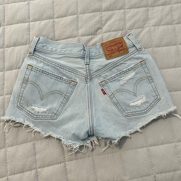 Levi Light Wash Jean Short - Picture 4 of 8